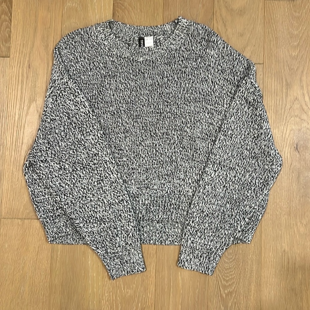 H&M Cropped Thin Crewneck Sweater